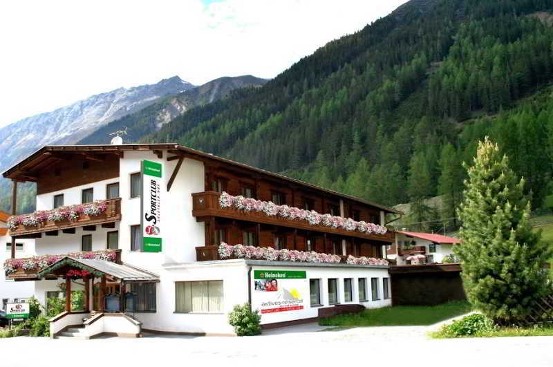 First Mountain Hotel Oetztal Langenfeld Bagian luar foto